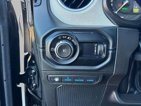 Used 2024 Jeep Wrangler Unlimited Sahara image 18