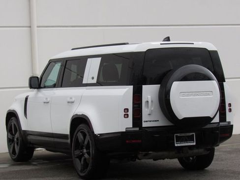 Used 2024 Land Rover Defender 130 X-Dynamic SE AWD/4WD image 5