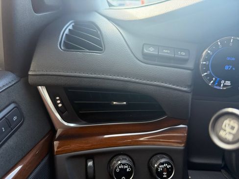 Used 2020 Cadillac Escalade ESV Premium Luxury AWD/4WD image 26