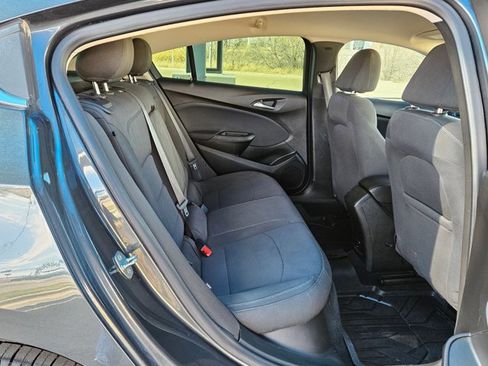 Used 2018 Chevrolet Cruze LT w/ Convenience Package image 19