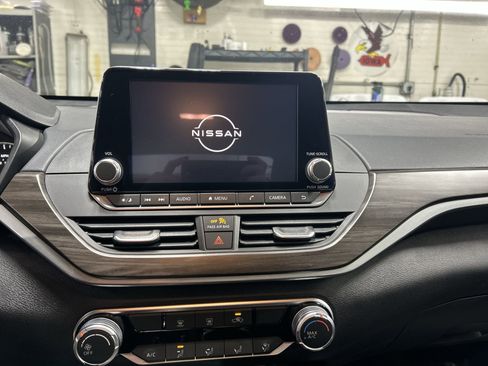 Used 2024 Nissan Altima 2.5 SV image 12