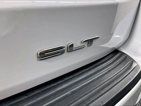 Used 2023 GMC Yukon XL SLT w/ SLT Premium Package image 9
