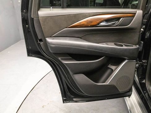 Used 2015 Cadillac Escalade Luxury AWD/4WD image 25