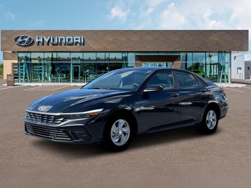 New 2026 Hyundai Elantra SE FWD image 2