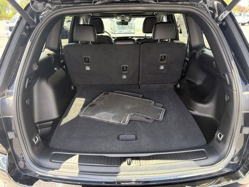 Used 2024 Jeep Grand Cherokee Limited w/ Luxury Tech Group II AWD/4WD image 9