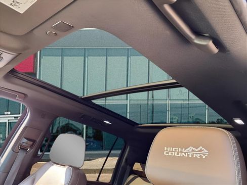 Used 2021 Chevrolet Suburban High Country w/ Premium Package image 18