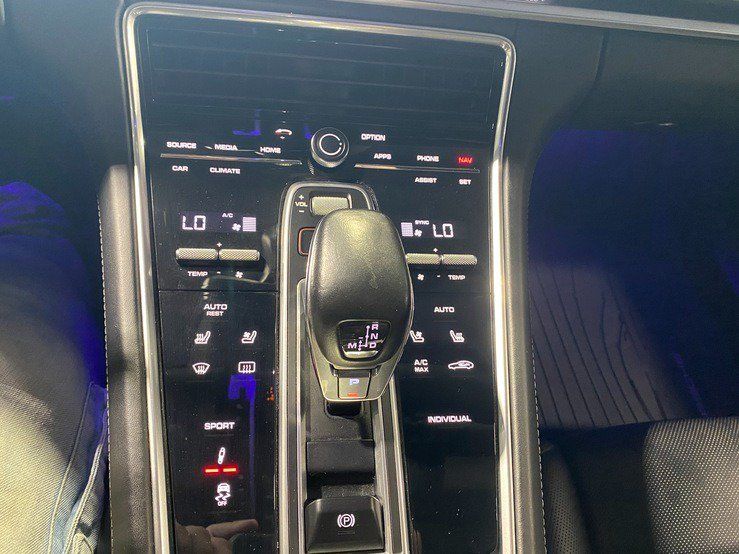 Used 2018 Porsche Panamera 4S AWD/4WD image 25