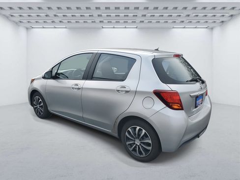 Used 2016 Toyota Yaris L image 3