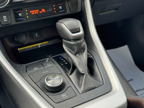 Used 2020 Toyota RAV4 Limited image 40