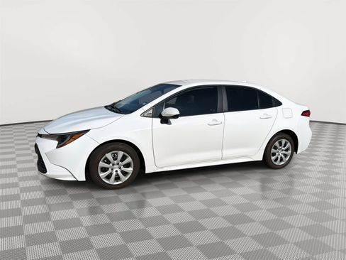 Used 2023 Toyota Corolla LE FWD image 4