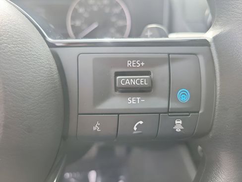 Used 2023 Nissan Rogue SV FWD image 8