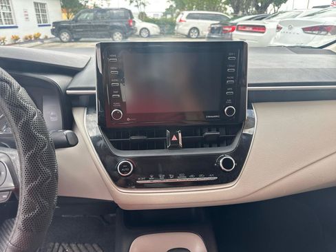 Used 2021 Toyota Corolla LE FWD image 12
