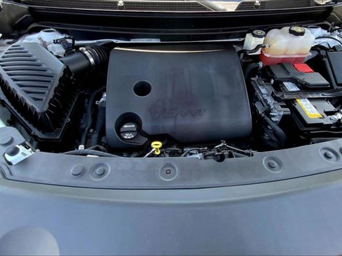 Used 2022 Buick Enclave Essence image 12