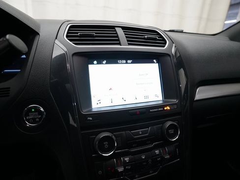 Used 2018 Ford Explorer XLT w/ Equipment Group 202A image 6