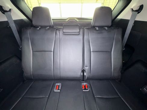 Used 2022 Toyota Highlander LE image 26