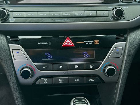 Used 2017 Hyundai Elantra Limited image 14