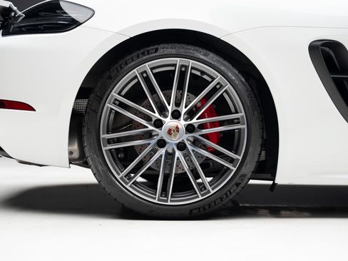 Used 2025 Porsche 718 Cayman GTS RWD image 37