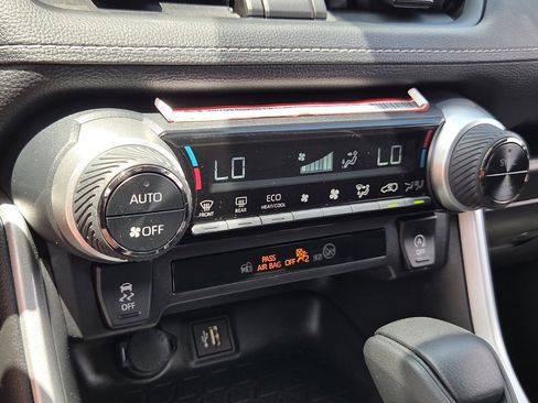 Certified 2025 Toyota RAV4 XLE FWD image 20