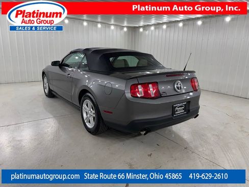 Used 2011 Ford Mustang Convertible RWD image 3