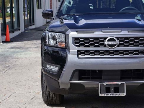 Used 2025 Nissan Frontier SV w/ SV Convenience Package RWD image 14
