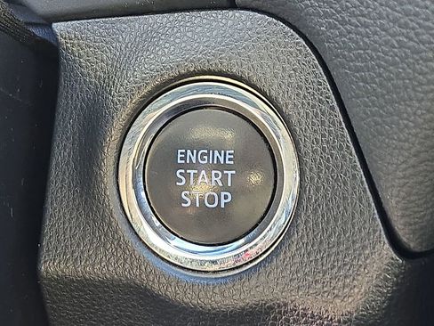 Used 2019 Toyota RAV4 XLE w/ Convenience Package AWD/4WD image 25