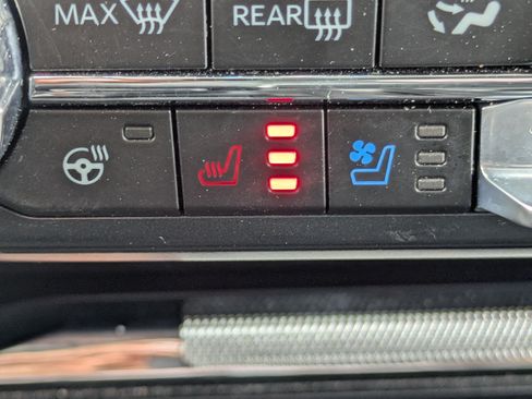 Used 2025 Ford F150 Lariat AWD/4WD image 23