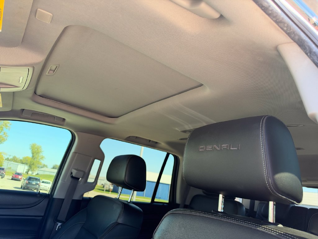 Used 2017 GMC Yukon Denali AWD/4WD image 11