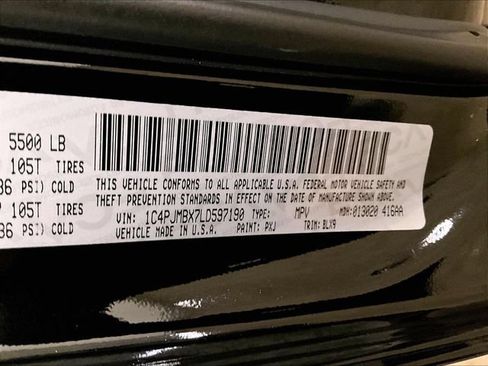 Used 2020 Jeep Cherokee Trailhawk AWD/4WD image 32