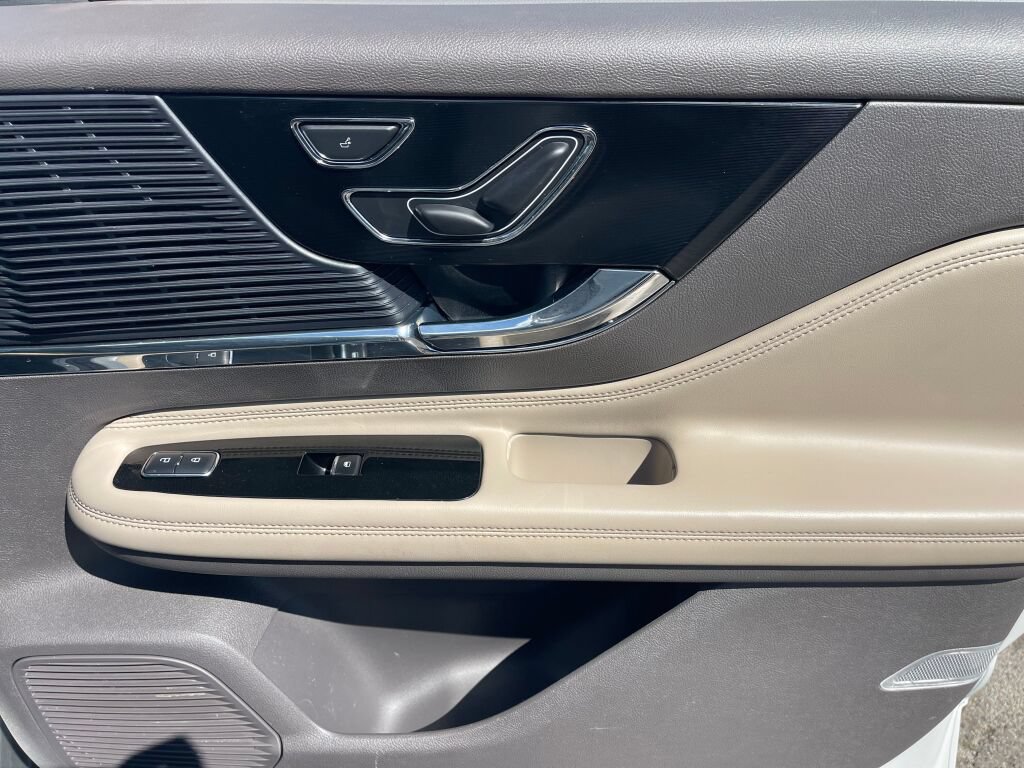 Used 2021 Lincoln Corsair AWD image 31