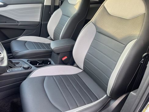 Used 2024 Volkswagen Taos SEL image 10