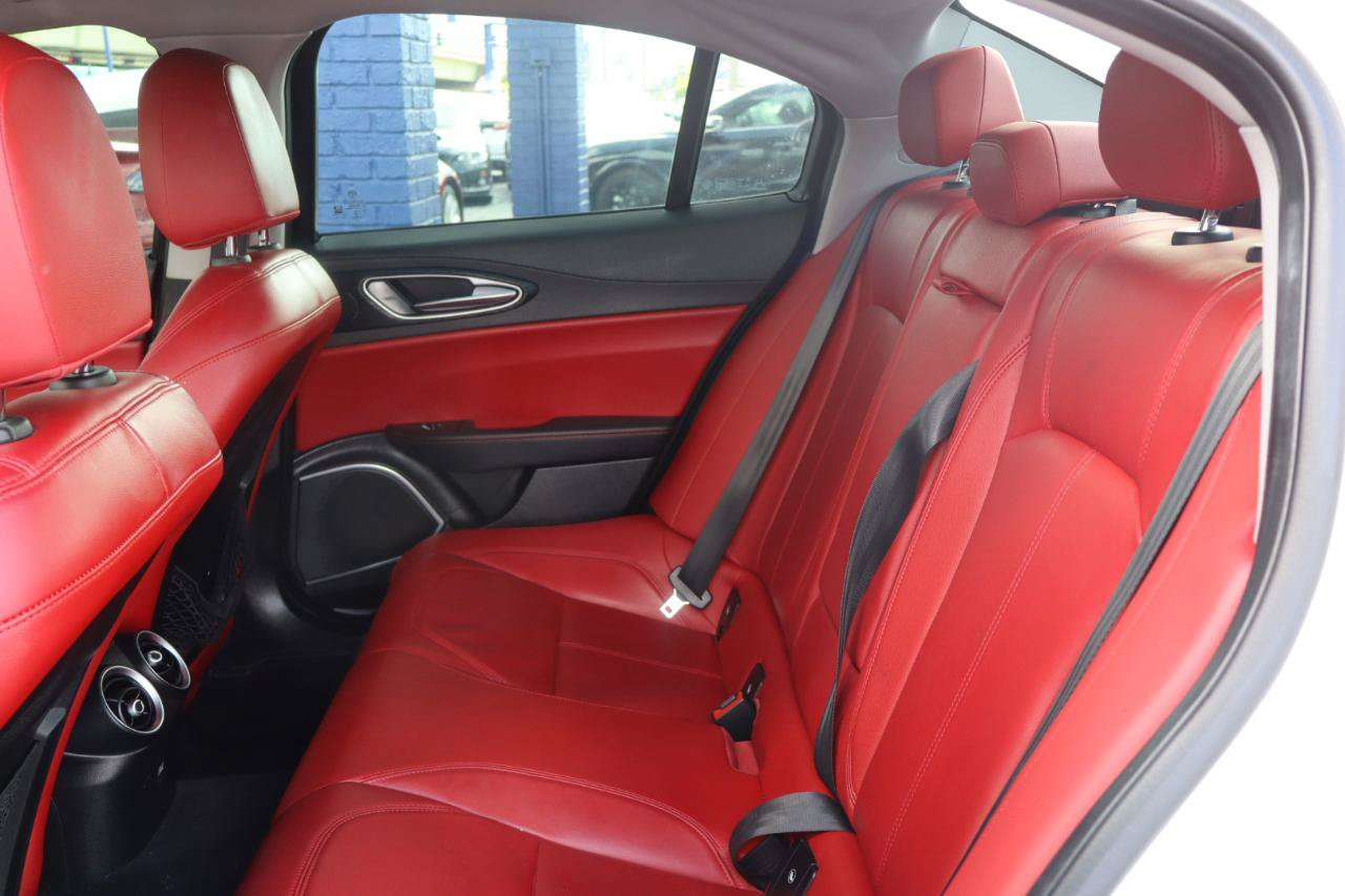 Used 2018 Alfa Romeo Giulia RWD image 17
