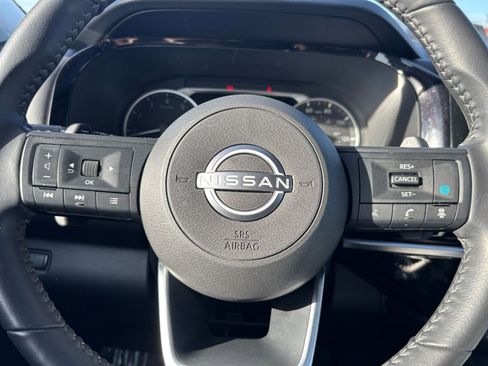 Used 2025 Nissan Pathfinder SV image 30