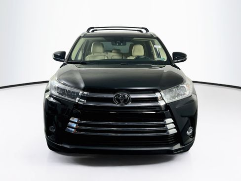 Used 2019 Toyota Highlander Limited AWD/4WD image 2