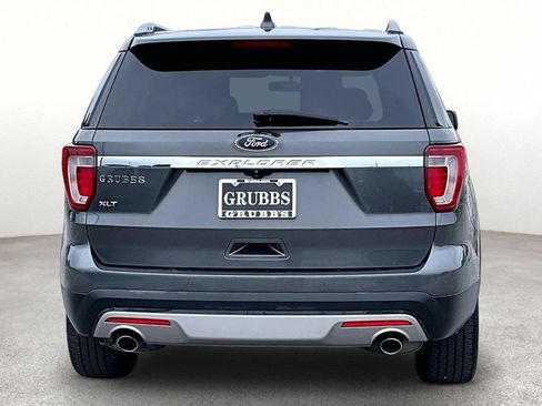 Used 2017 Ford Explorer XLT w/ Equipment Group 202A FWD image 5