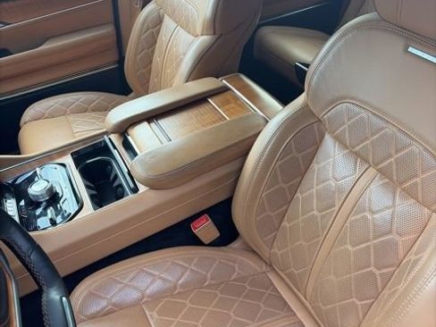 Used 2024 Jeep Grand Wagoneer Series III w/ HD Trailer Tow Package image 16