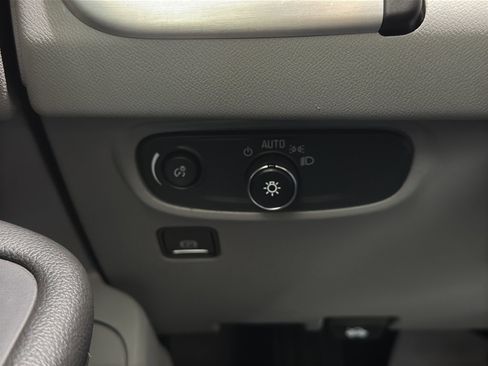 Used 2024 GMC Terrain SLE FWD image 22