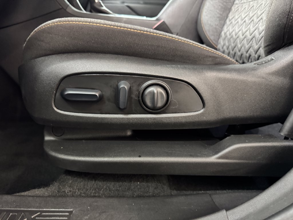 Used 2024 Chevrolet Equinox LT AWD/4WD image 12