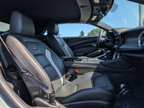 Used 2016 Chevrolet Camaro SS RWD image 6