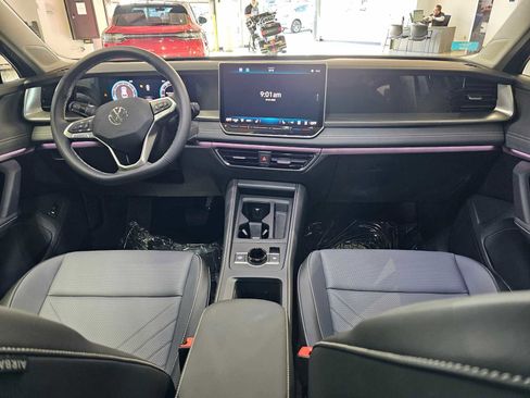 New 2025 Volkswagen Tiguan SE image 15