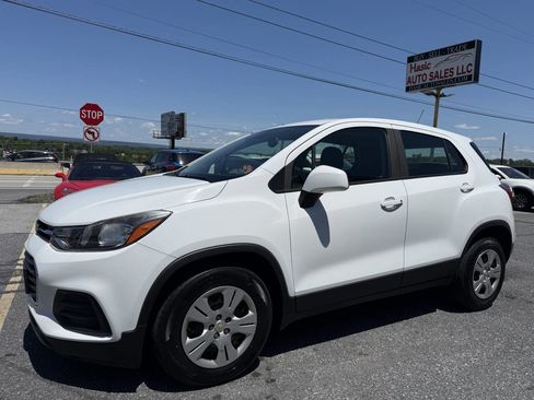 Used 2017 Chevrolet Trax LS FWD image 1