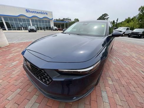 Certified 2023 Honda Accord EX image 27