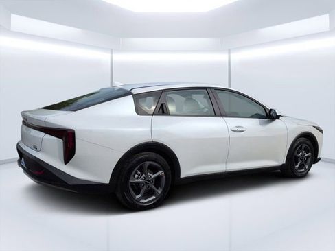 Used 2025 Kia K4 FWD image 3