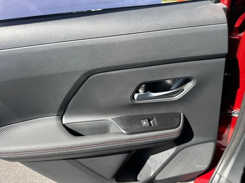 New 2025 Nissan Kicks SR image 14