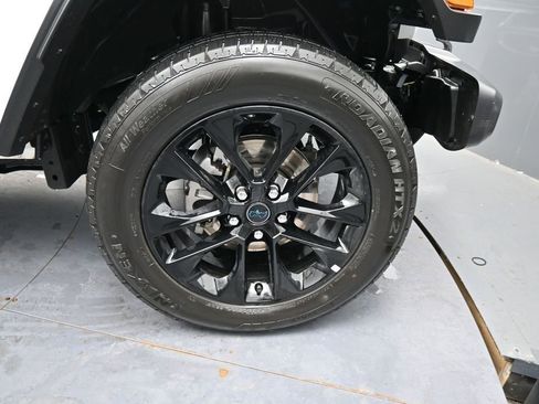 Used 2025 Jeep Wrangler Unlimited Sahara w/ Safety Group AWD/4WD image 18
