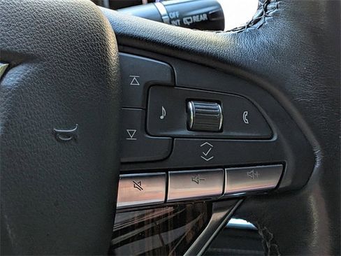 Used 2022 Cadillac Escalade Premium Luxury image 27