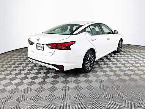 Certified 2024 Nissan Altima 2.5 SV w/ SV Premium Package AWD/4WD image 10