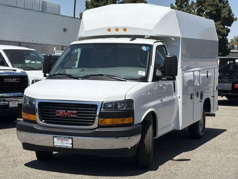 New 2025 GMC Savana 3500 w/ Power Convenience Package RWD image 6