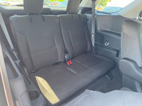 Used 2023 Ford Explorer XLT image 11