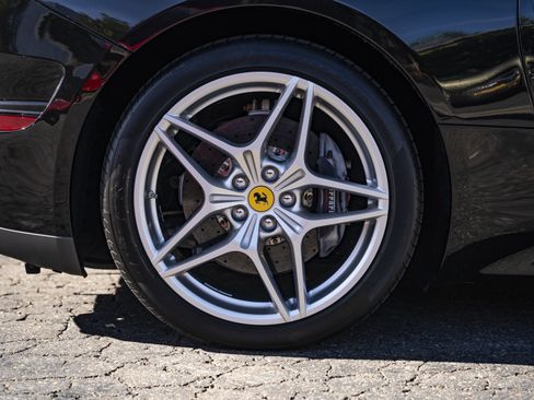 Used 2017 Ferrari California T image 18