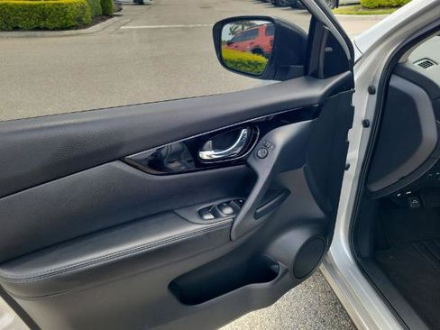 Certified 2022 Nissan Rogue Sport SV FWD image 23